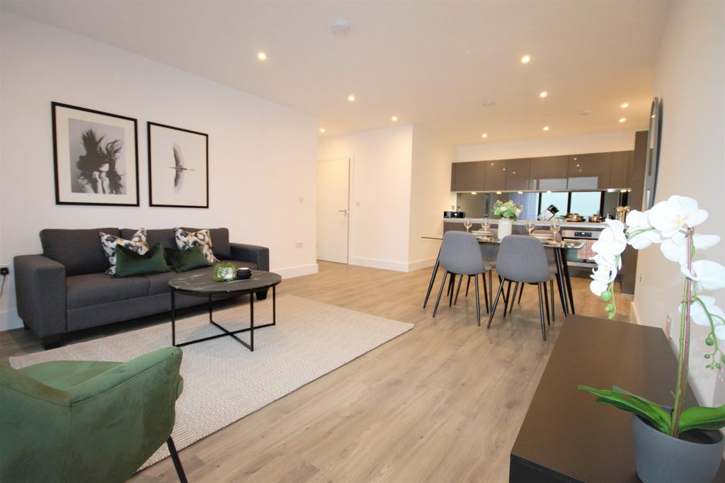 Property photo 1 of 8 Open Plan Living Spa