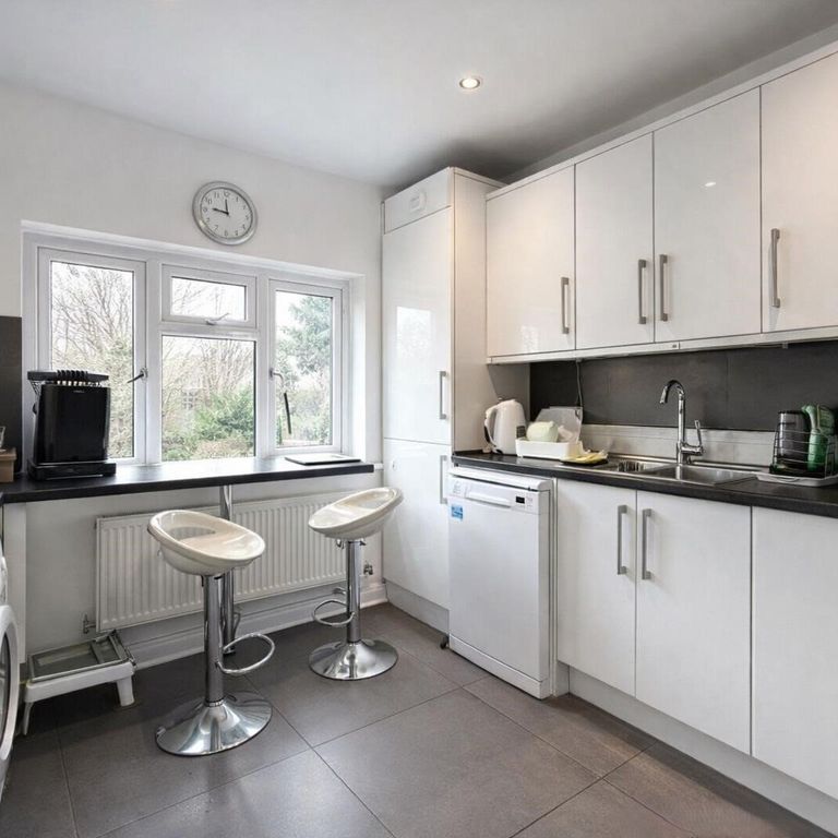 Property photo 1 of 3