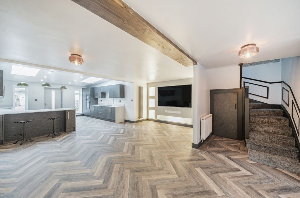 Property photo 3 of 20 1361194-18-68d6d9...