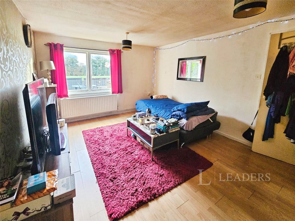 Property photo 3 of 14 Picture No. 12