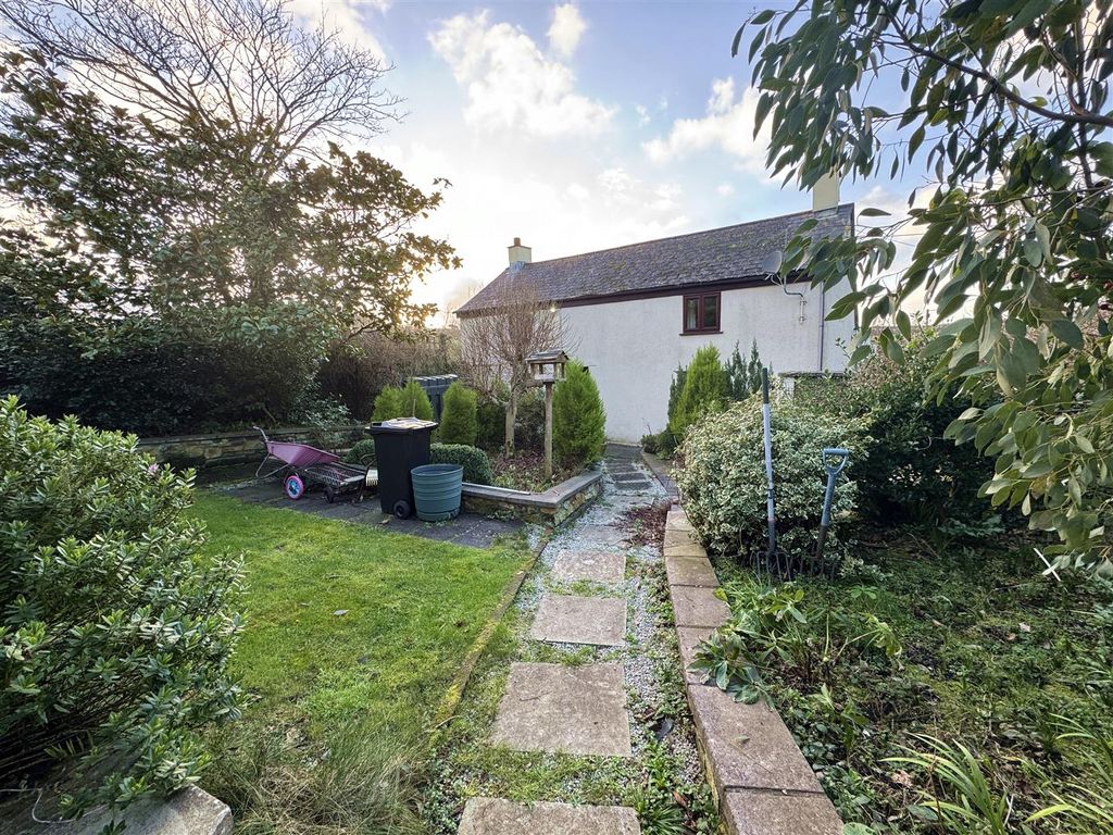 Property photo 2 of 31 Garden And Cottage