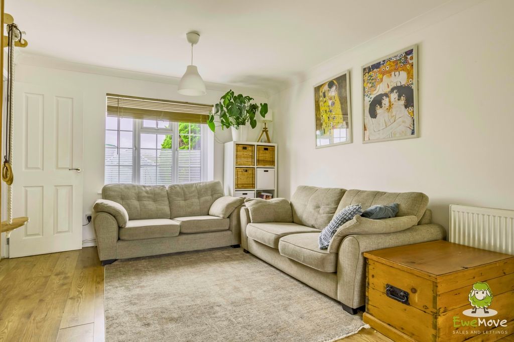 Property photo 2 of 16 8