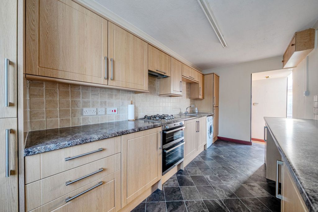 Property photo 2 of 21