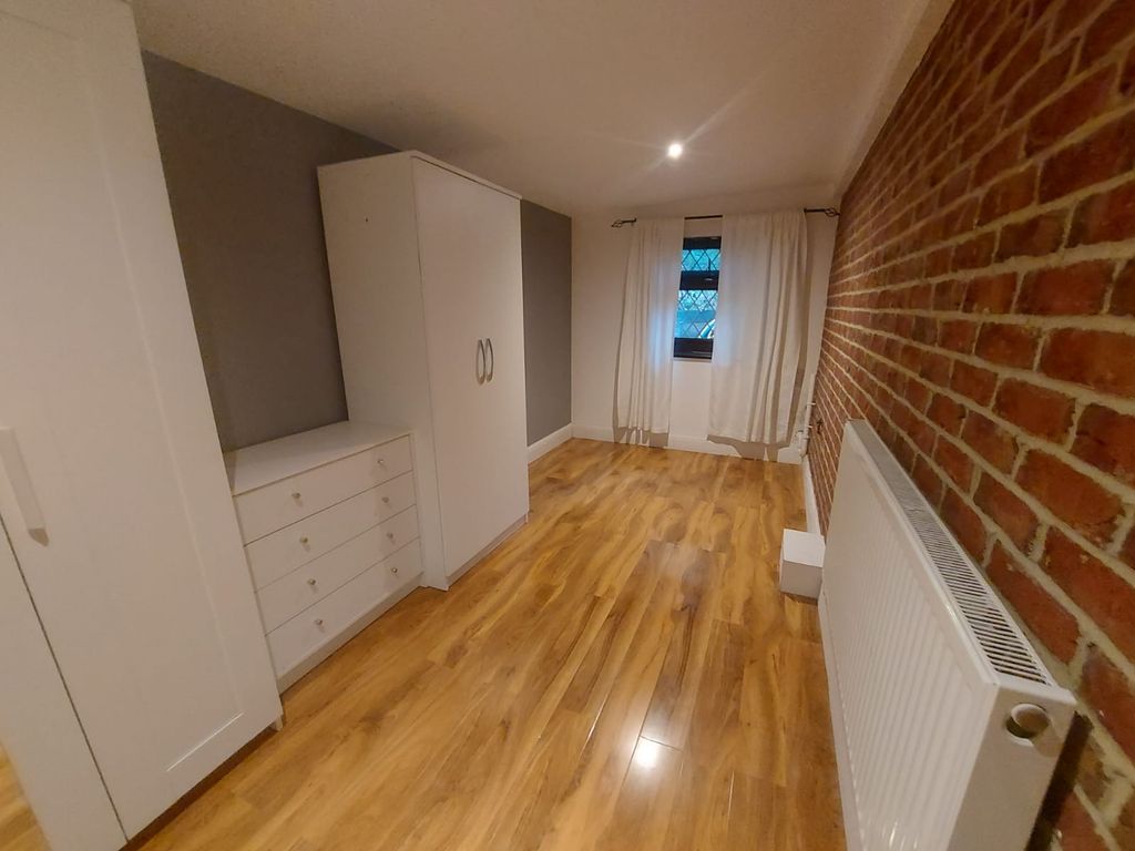 Property photo 3 of 6 Gallery