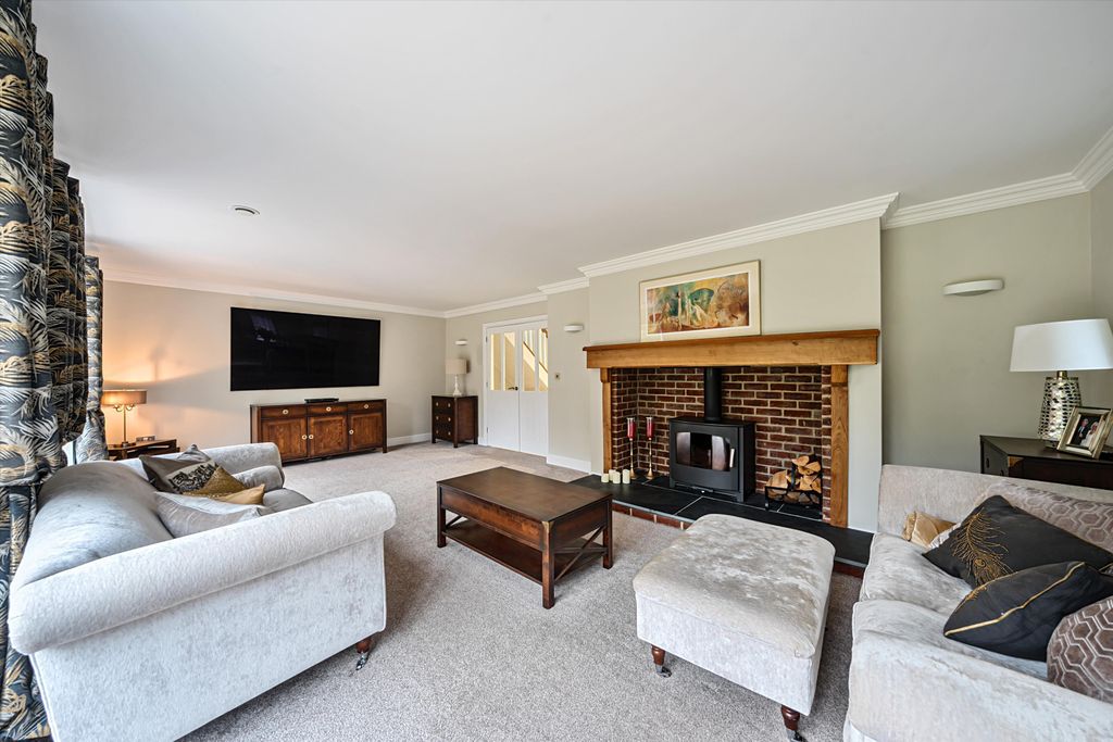 Property photo 3 of 28 Image