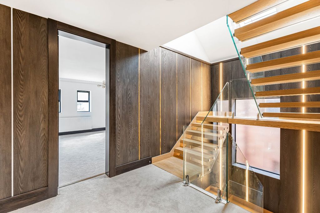 Additional image 7 of 5 bed detached house for salePipers Green Lane, Edgware HA8