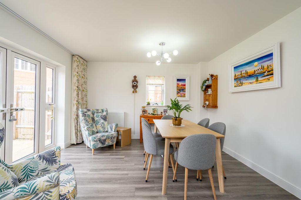 Property photo 3 of 17 Dining Area.Jpg