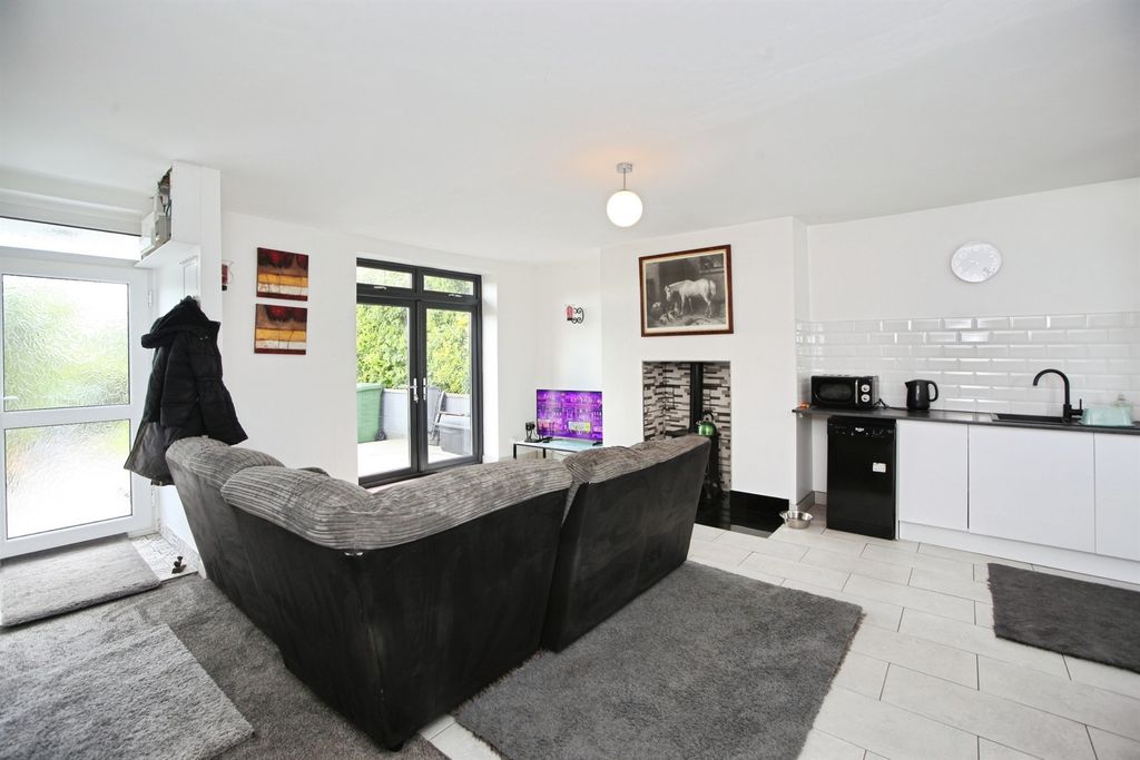 Property photo 3 of 22