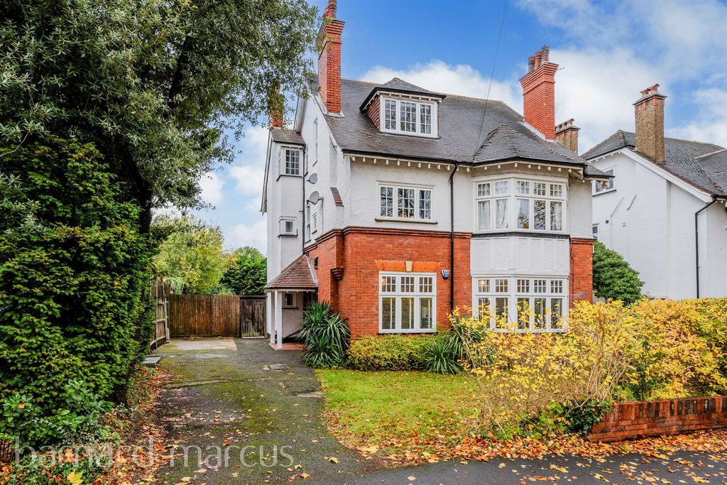 Property photo 1 of 28