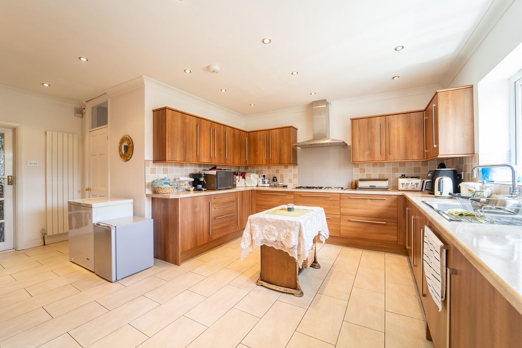 Property photo 2 of 14 Img_3342_7_Original