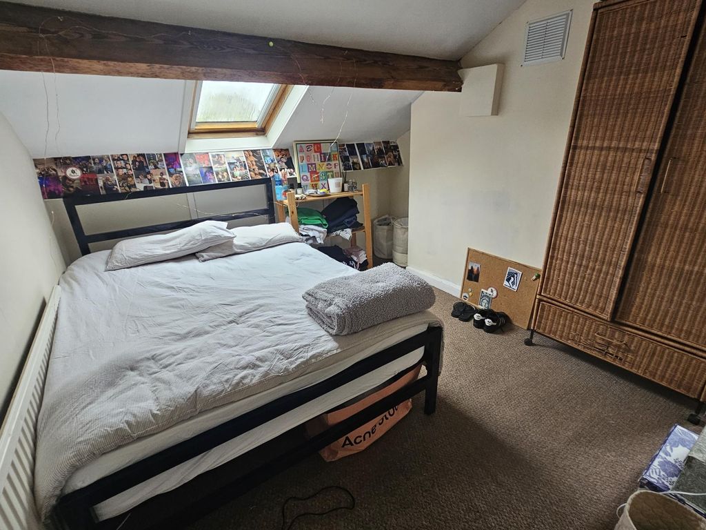 Property photo 1 of 19 Spacious Master Bedroom With Ample Natural Light, ...