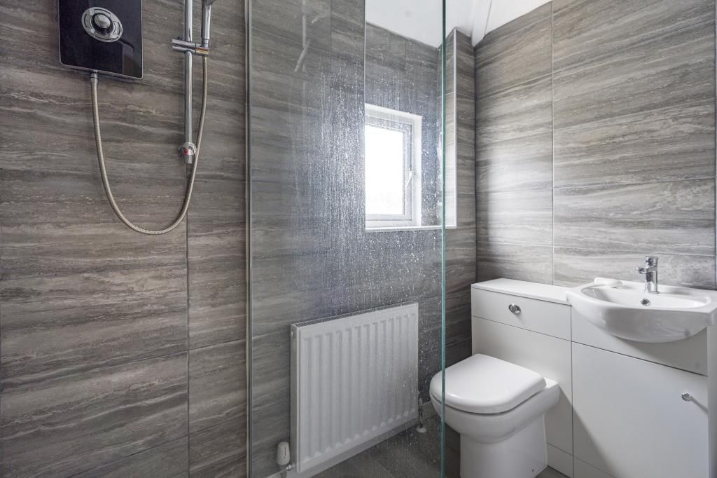 Property photo 3 of 10 Bathroom