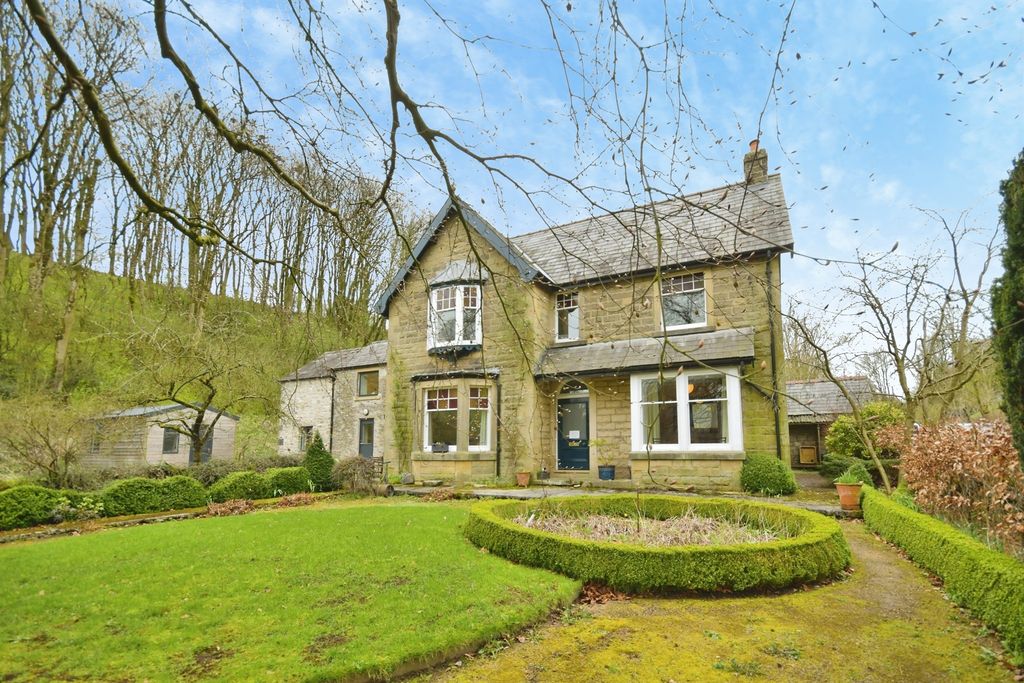 Property photo 2 of 38