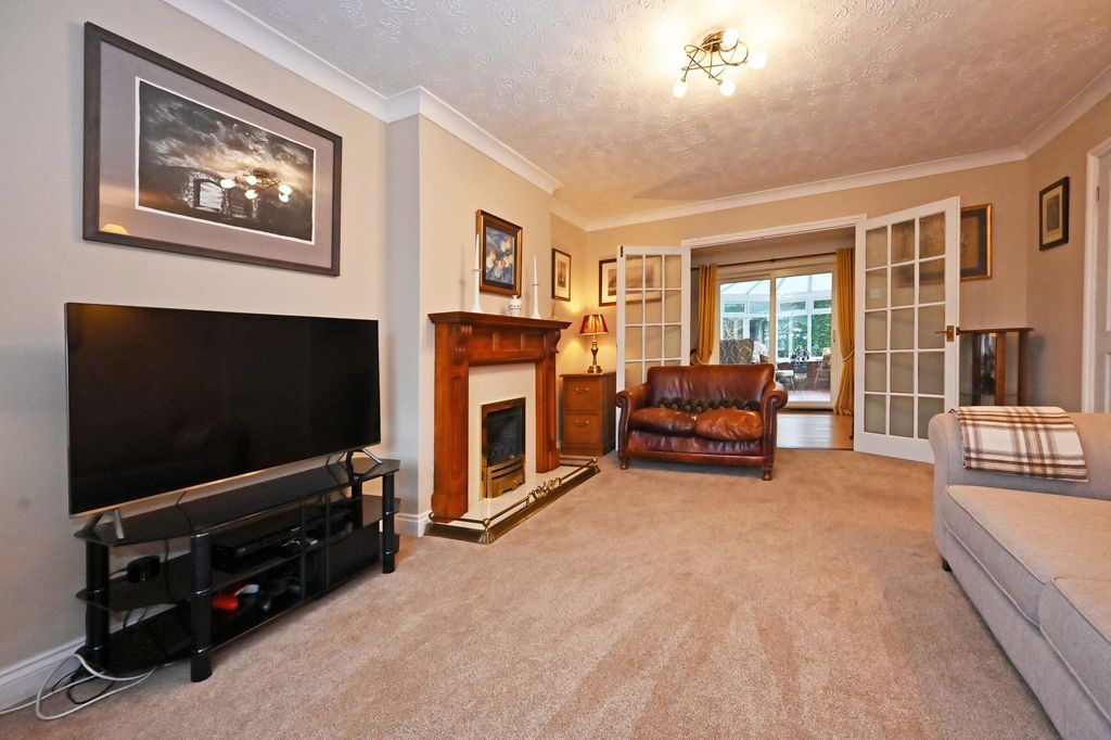 Property photo 2 of 33 Sitting Room