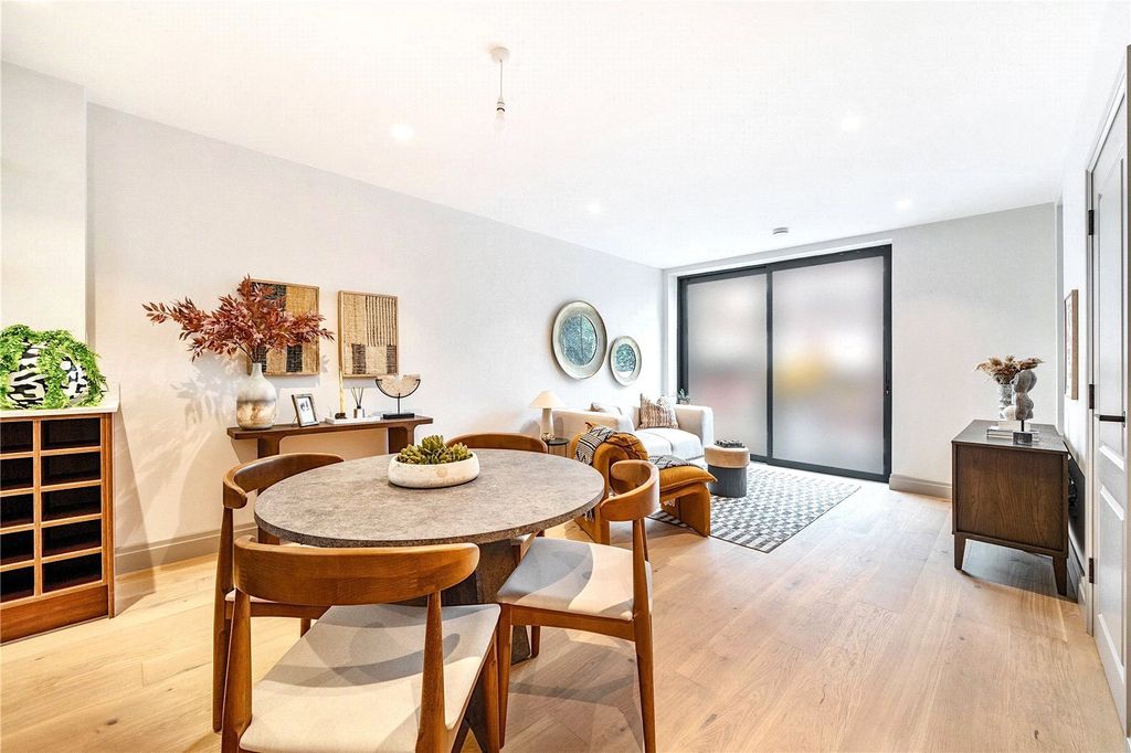 Property photo 3 of 11 Picture No. 18