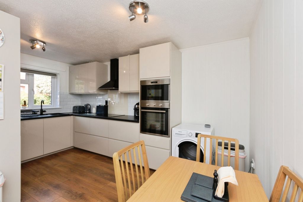 Property photo 3 of 18 Pbox-Img.Jpg