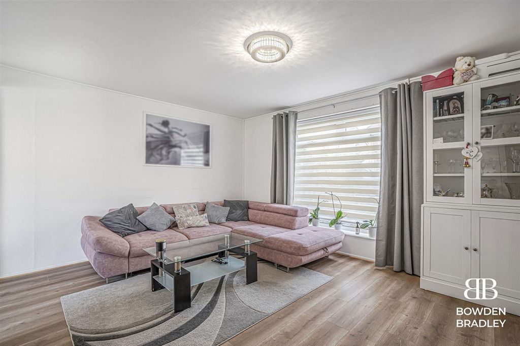 Property photo 2 of 17 Living Room