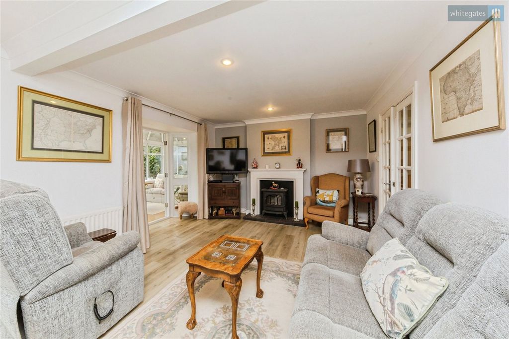 Property photo 2 of 17 Picture No. 16