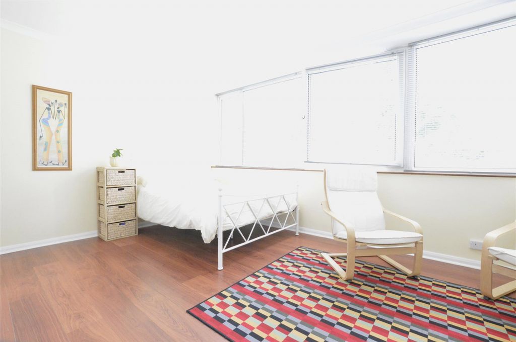 Property photo 3 of 5 Picture No. 12