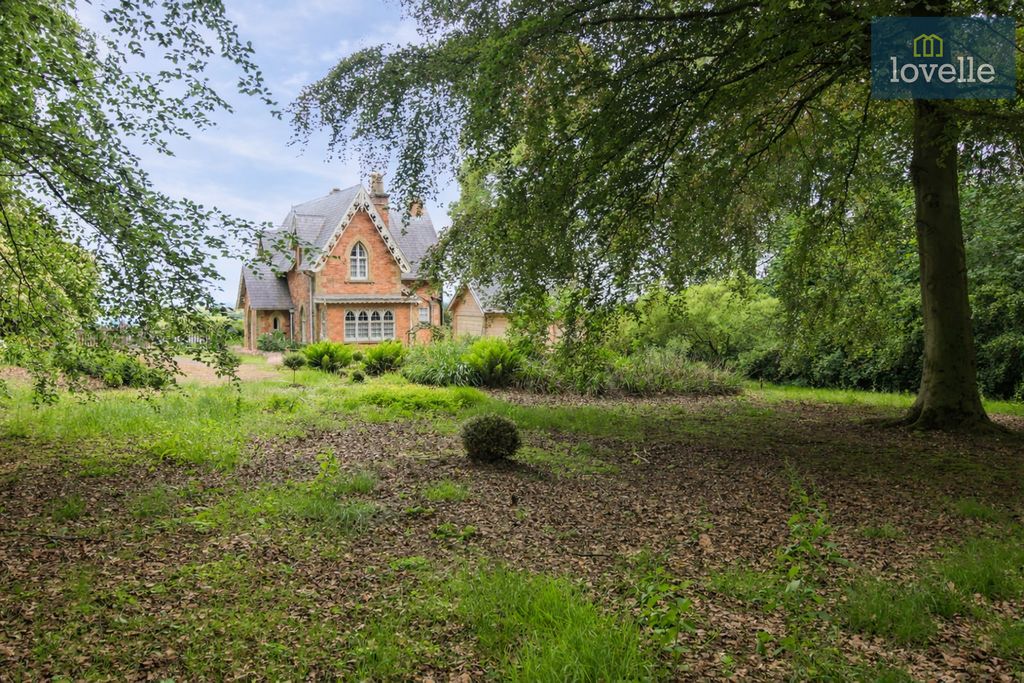 Property photo 2 of 23