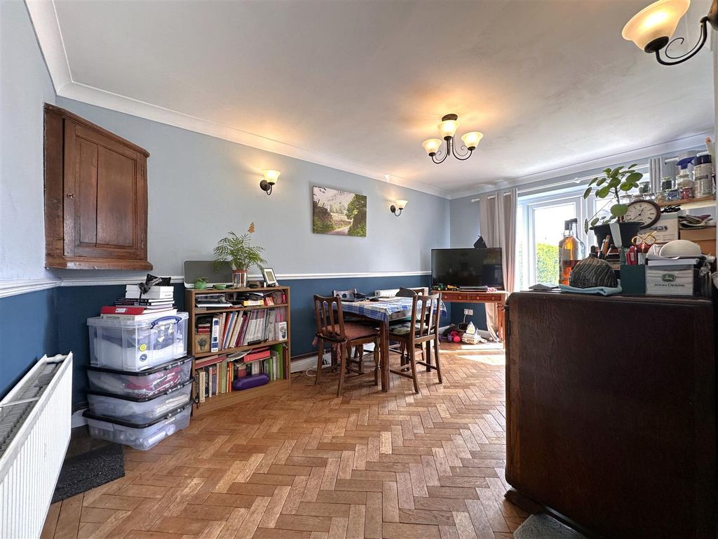 Property photo 2 of 13 Dining Room 851