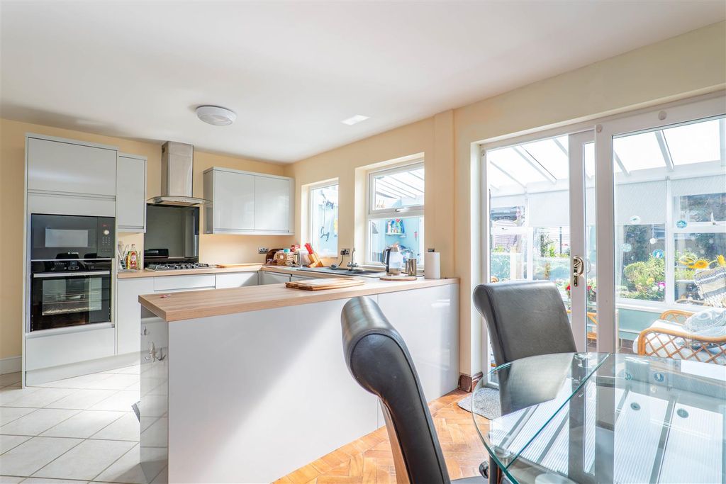 Property photo 3 of 21 Kitchen/Diner