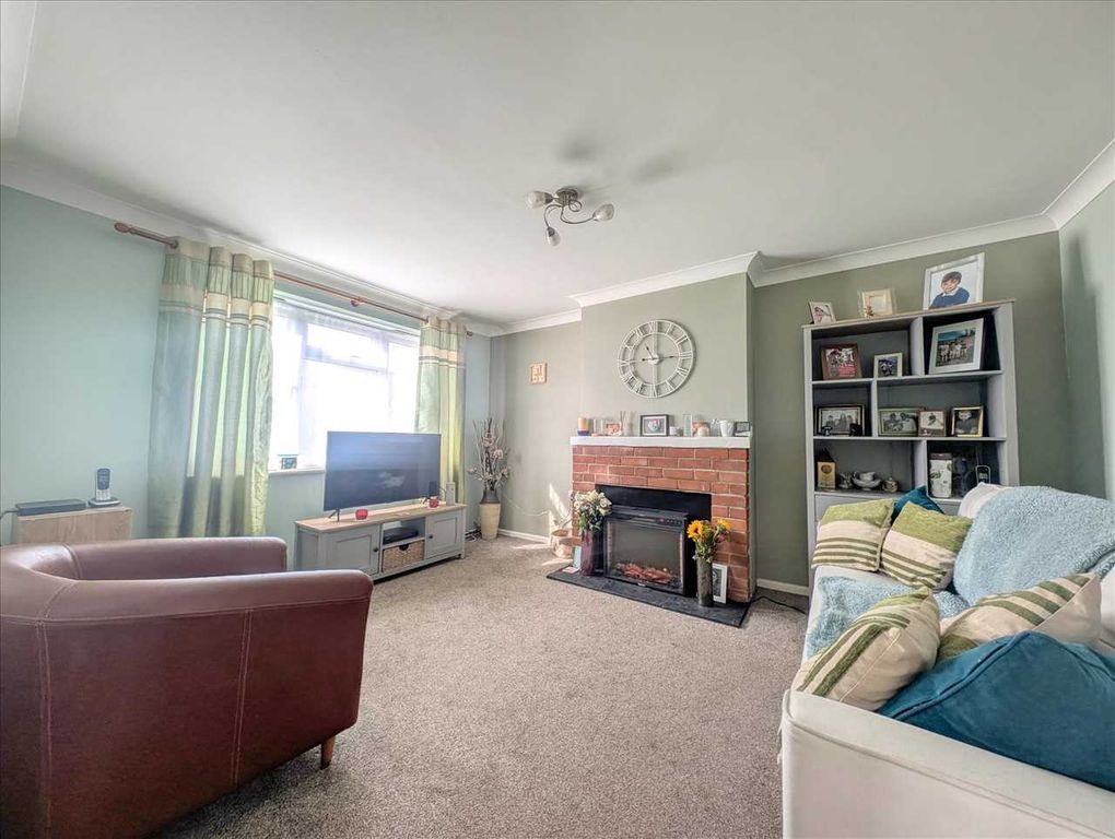 Property photo 3 of 18 Lounge