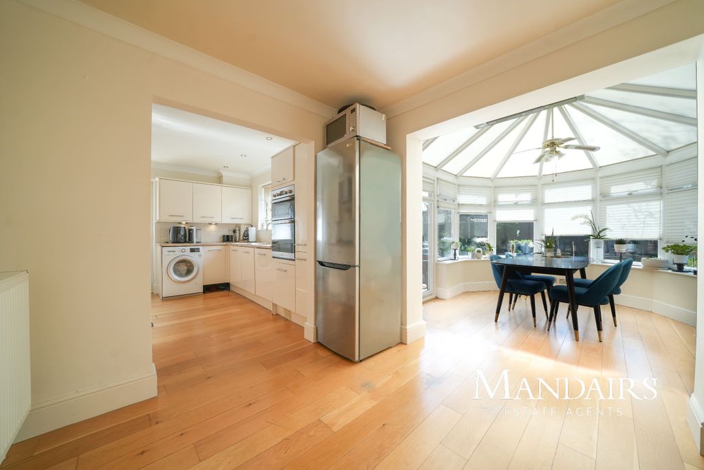 Property photo 2 of 28