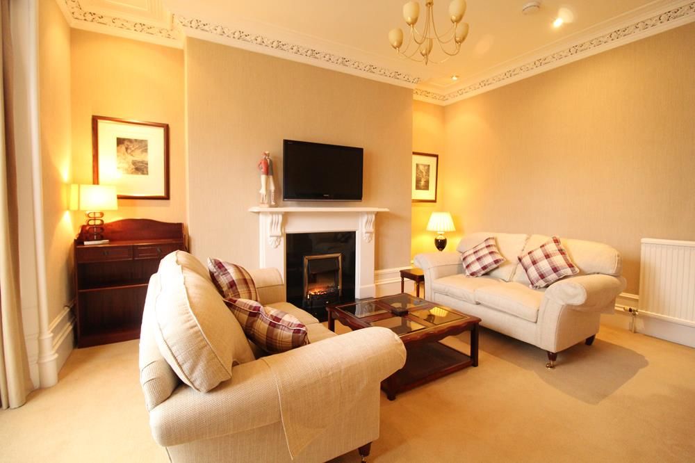 Property photo 3 of 14 Lounge