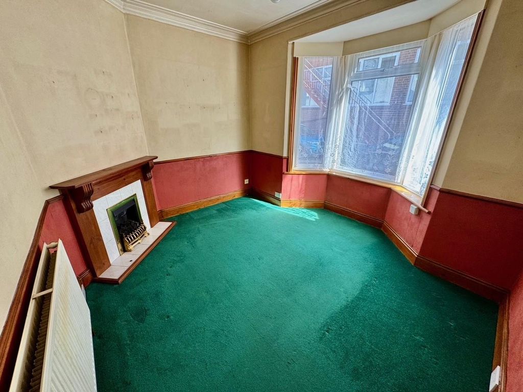 Property photo 2 of 18 Lounge.Jpg