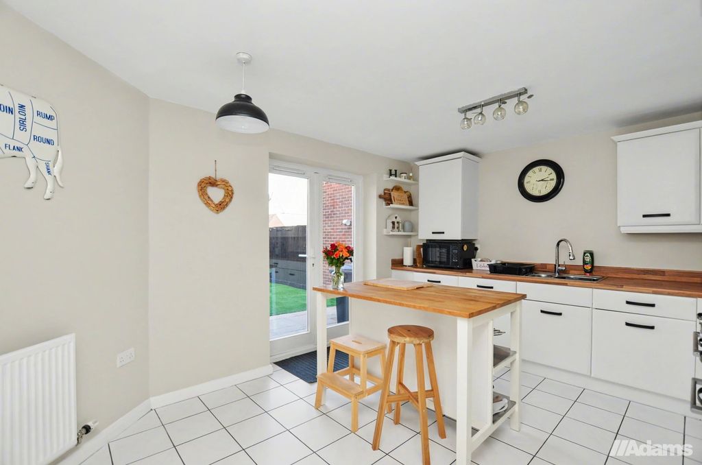 Property photo 2 of 31