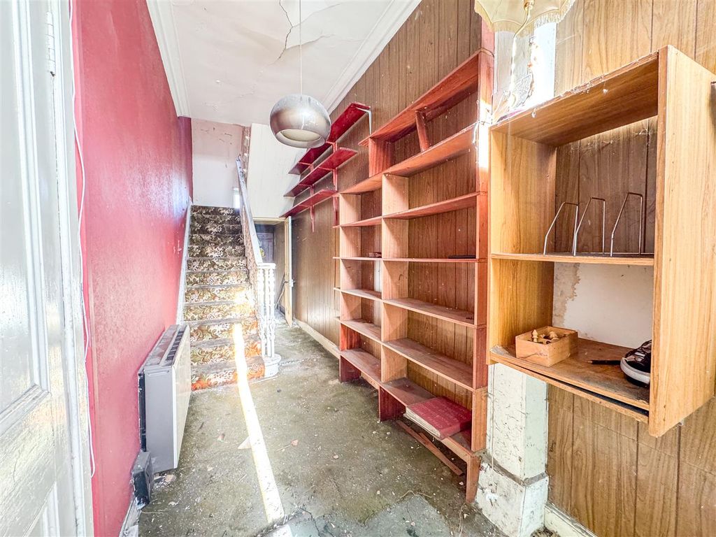 Property photo 3 of 21 Entrance