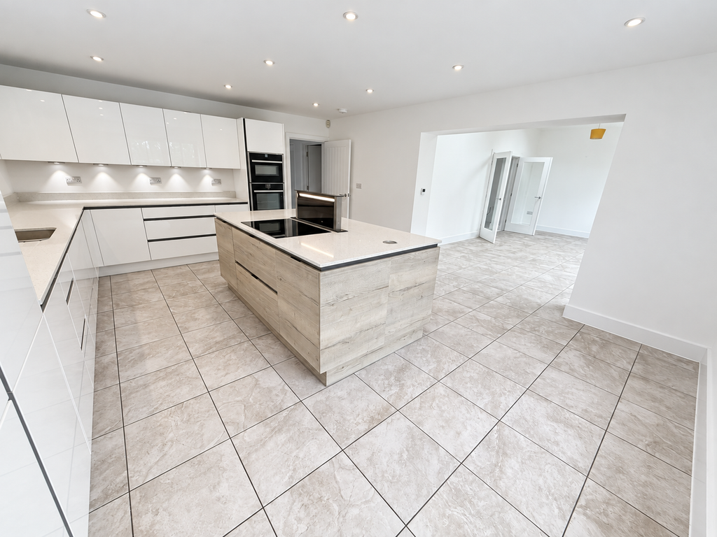 Property photo 2 of 17 Kitchen