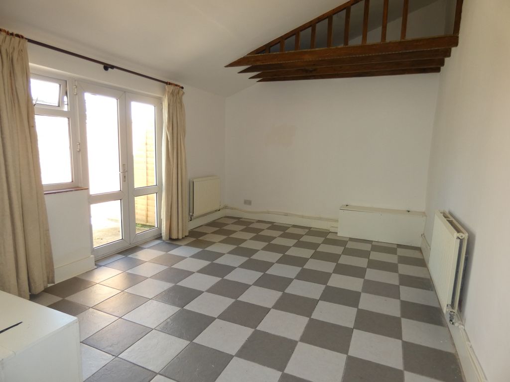 Property photo 1 of 8 Living Room