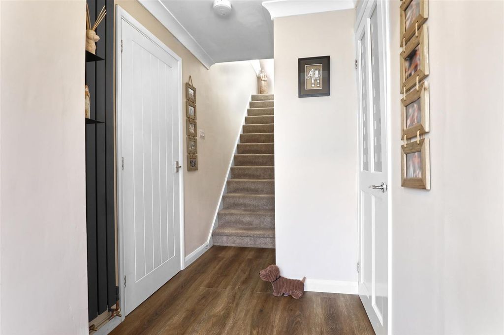 Property photo 2 of 17 Hall.Jpg