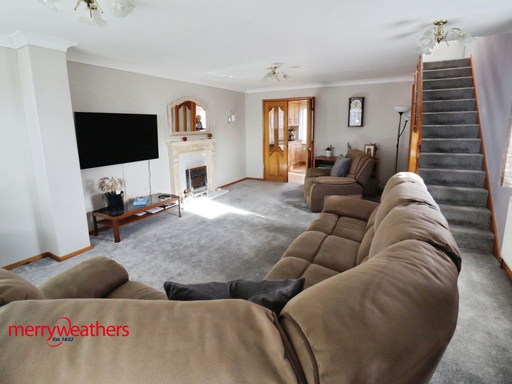 Property photo 2 of 19 Lounge