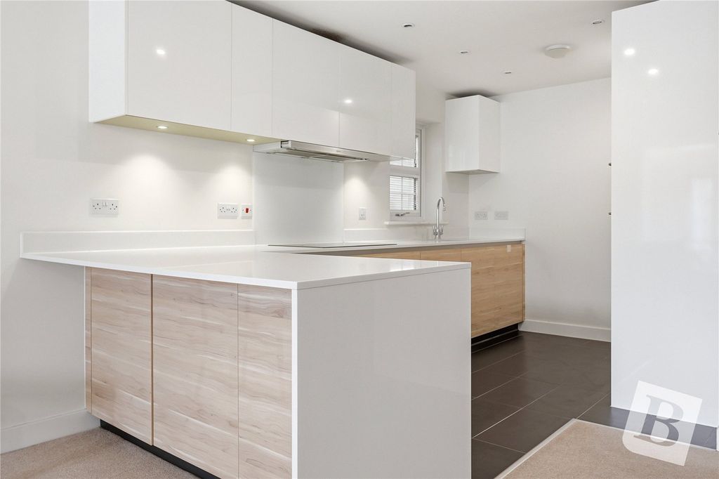 Property photo 3 of 21 Kitchen