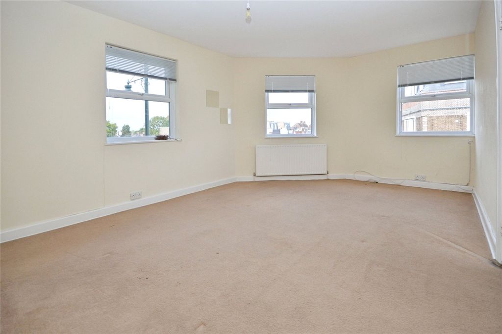 Property photo 1 of 6 Living/Dining Room