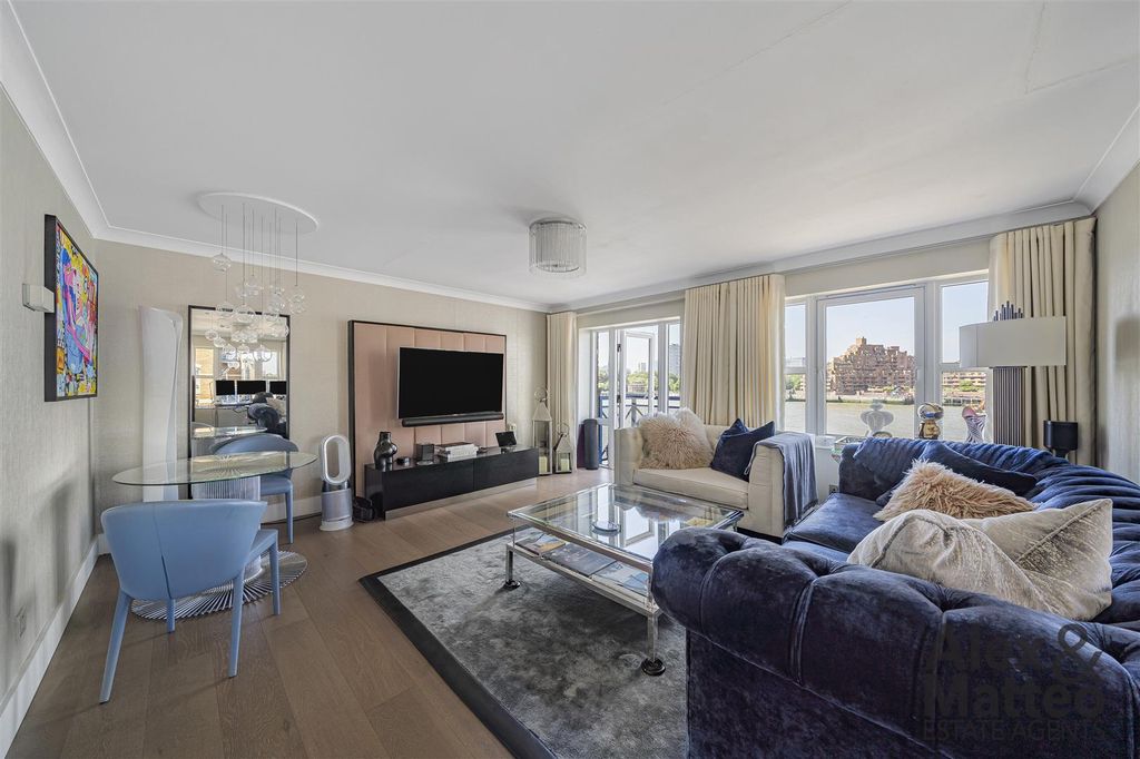 Property photo 1 of 32 Sandringham Court