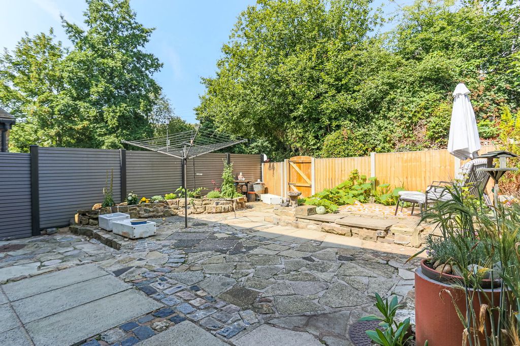Property photo 2 of 27