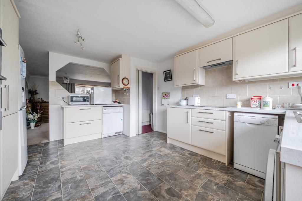 Property photo 3 of 21 Kitchen