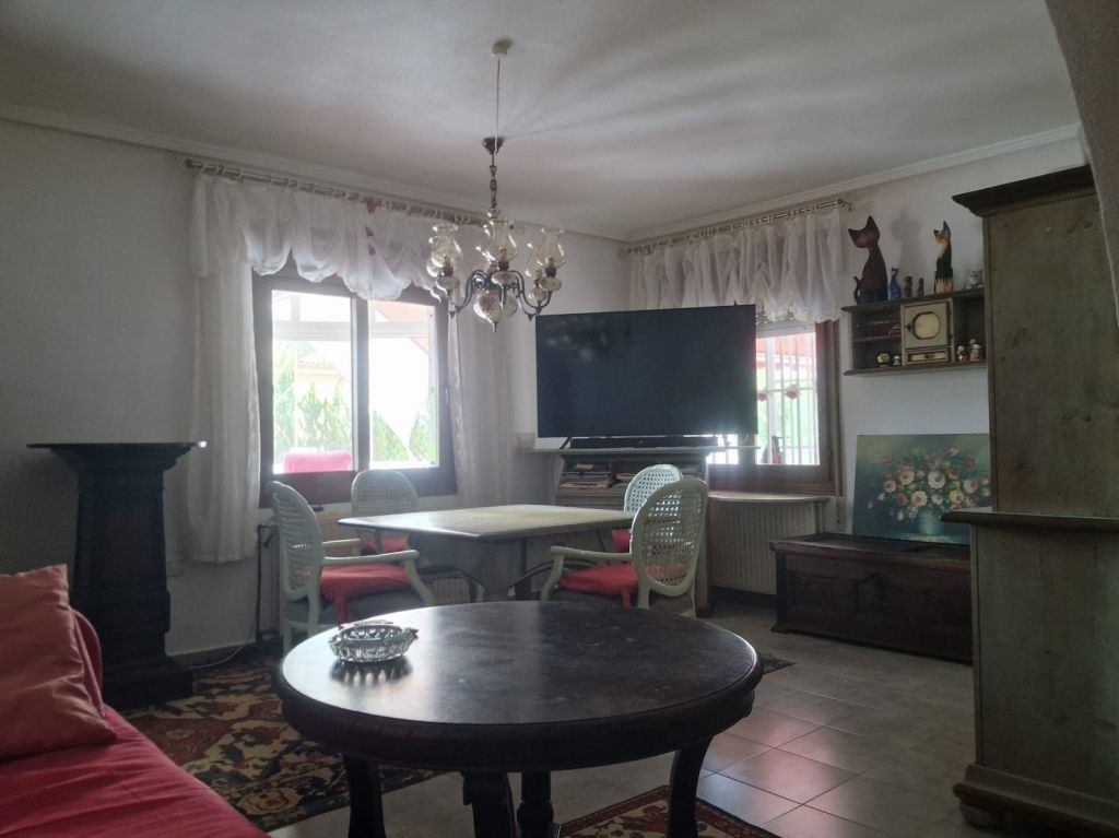 Property photo 2 of 37