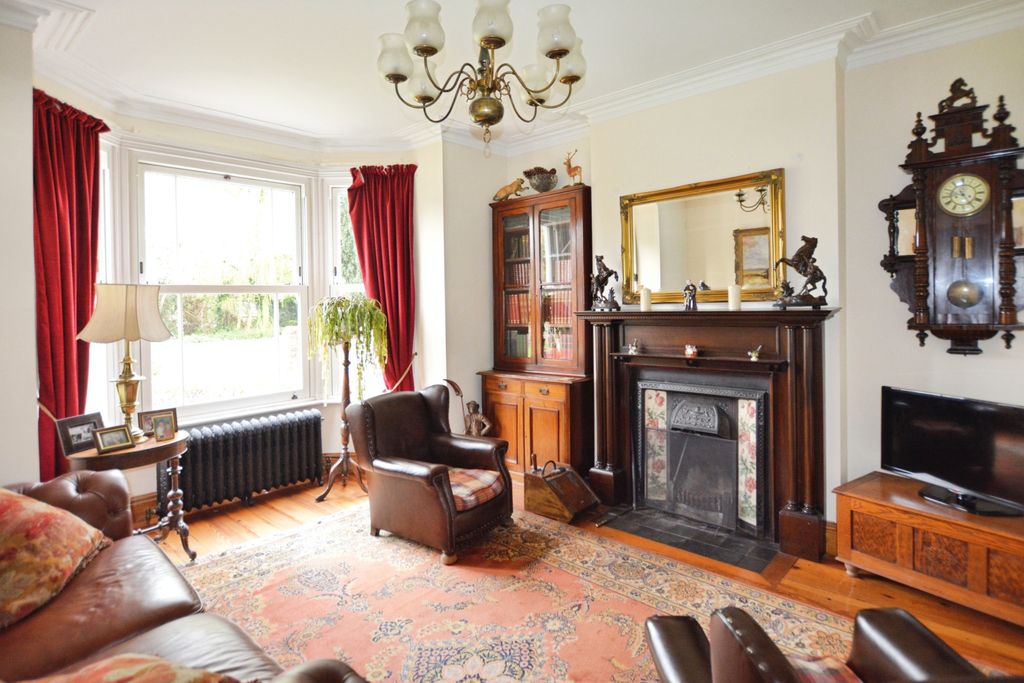 Property photo 2 of 20 Lounge