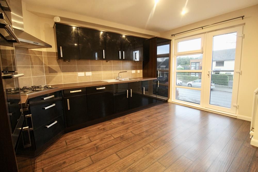 Property photo 3 of 12 Kitchen