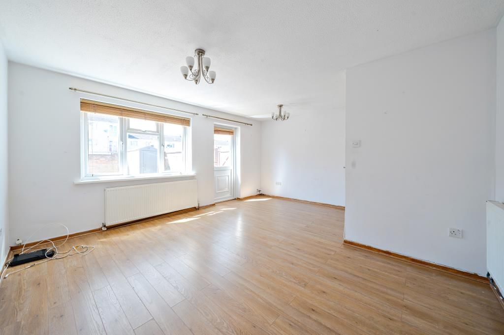 Property photo 3 of 17 Internal View