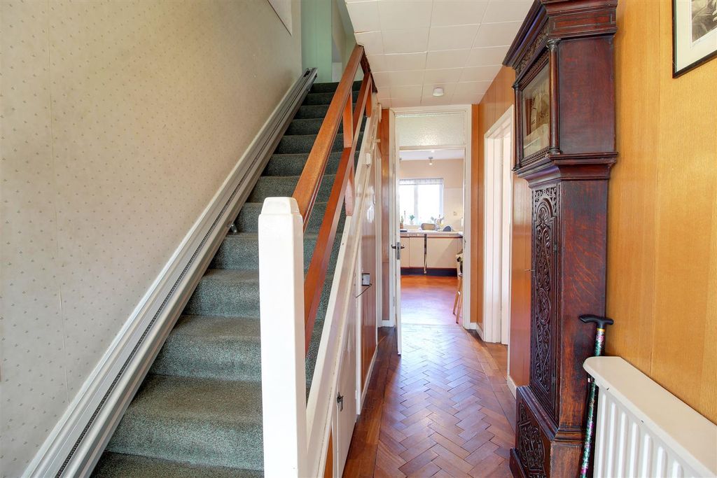 Additional image 6 of 5 bed detached house for saleBluebridge Avenue, Brookmans Park AL9