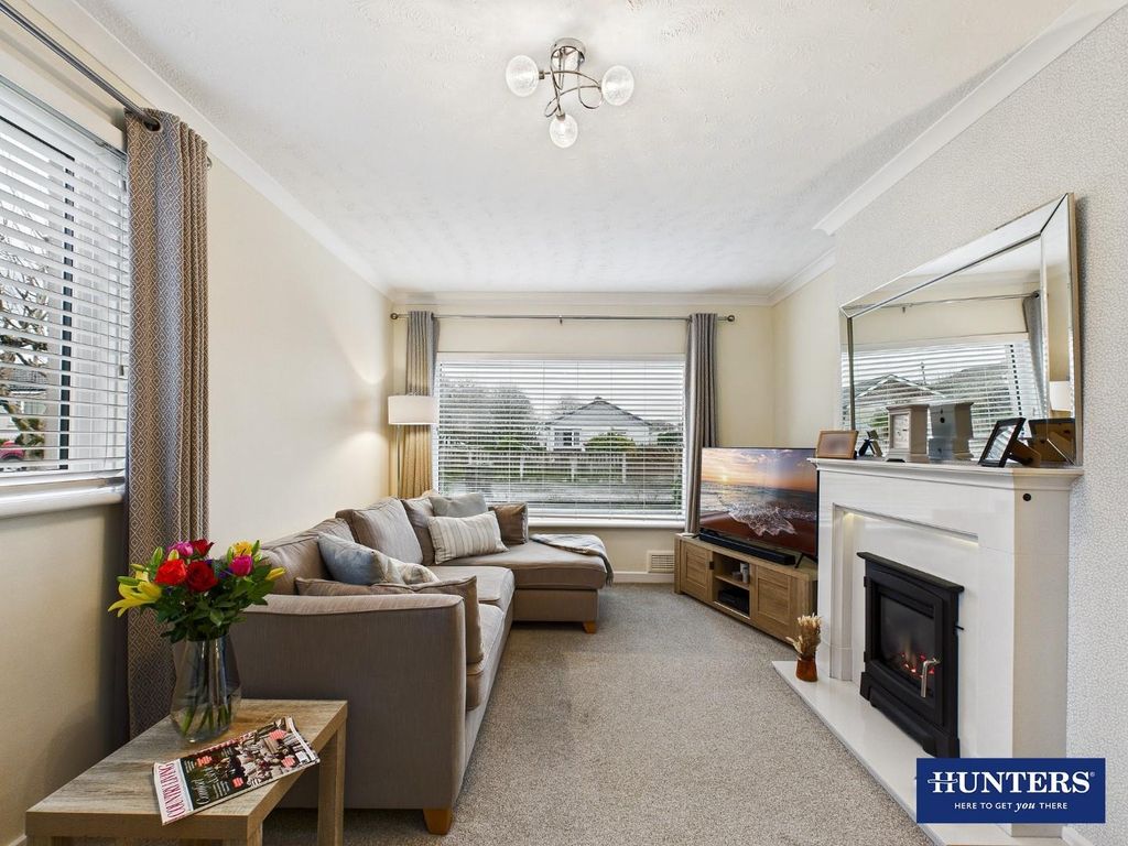 Property photo 2 of 27 Living Room