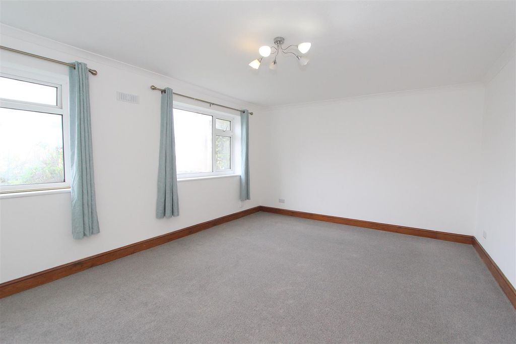 Property photo 2 of 10 Lounge.Jpg