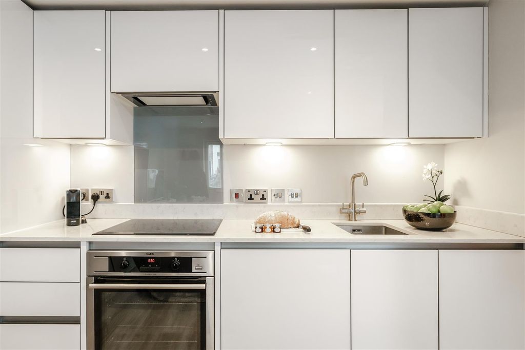 Property photo 2 of 6 Kitchen Straight On.Jpg