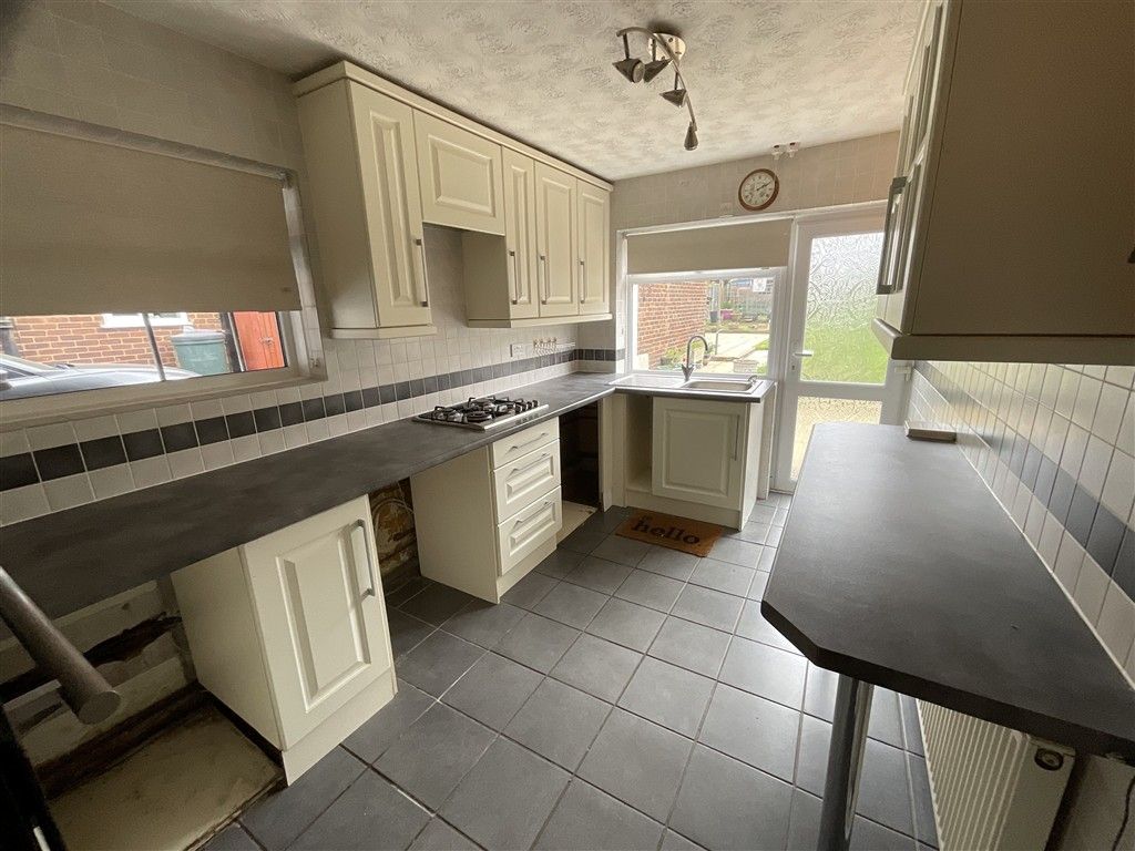 Property photo 3 of 8 Kitchen